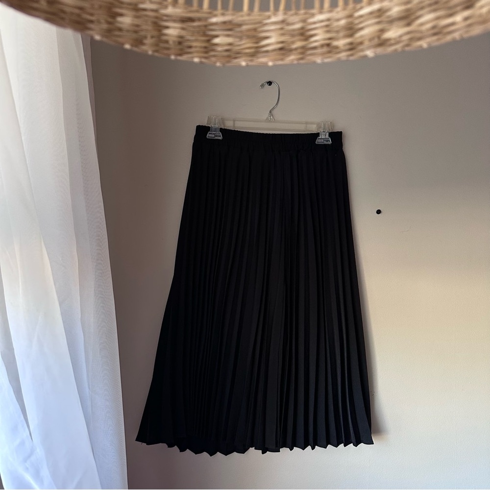 Classic A-line Black Pleated Skirt